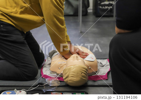 BLSD Defibrillator use course. first aid course - company safety - cardiac massage - Basic Life Support BLSD Defibrillator use course. first aid course - company safety - cardiac massage - Basic Life Support 131194106