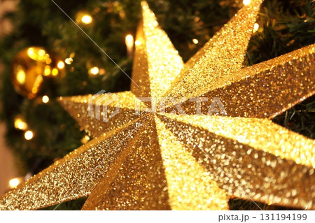 クリスマスイルミネーションとオーナメントの写真素材 クリスマスイルミネーションとオーナメントの写真素材 131194199