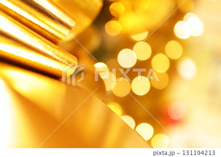 キラキラゴールドのクリスマスの背景写真素材 キラキラゴールドのクリスマスの背景写真素材 131194213