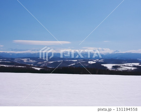 残雪の北海道旭川市　就実の丘からの展望 131194558