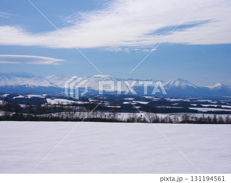 残雪の北海道旭川市　就実の丘からの展望 131194561