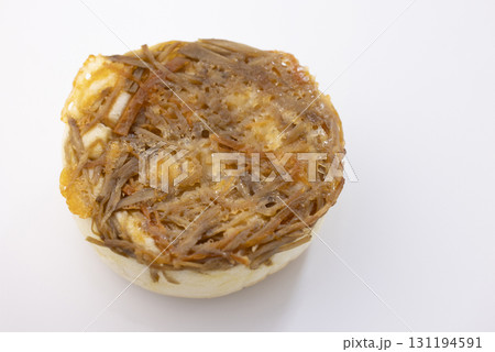 手作りの美味しそうなパン 131194591