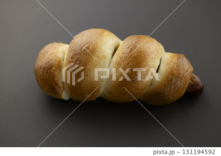 手作りの美味しそうなパン 131194592