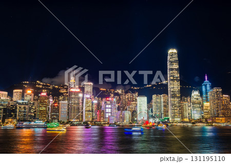 香港　夜のビクトリア・ハーバー　香港島サイド 131195110