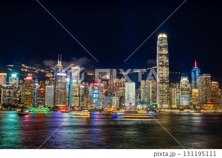 香港　夜のビクトリア・ハーバー　香港島サイド 131195111