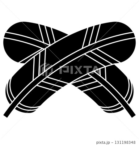 家紋です。反り違い鷹の羽といいます。 家紋です。反り違い鷹の羽といいます。 131198348