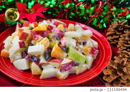 メキシコ　クリスマスのリンゴのサラダ　Ensalada de manzana navideña 131198494