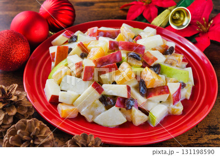 メキシコ　クリスマスのリンゴのサラダ　Ensalada de manzana navideña 131198590