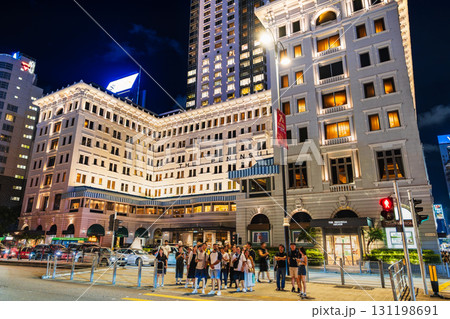 香港　夜の尖沙咀（チムサーチョイ）　※一部ソフトフォーカス 131198691