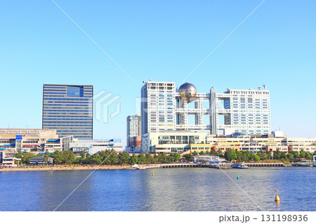 東京都港区台場、フジテレビ本社ビルとお台場の風景 東京都港区台場、フジテレビ本社ビルとお台場の風景 131198936