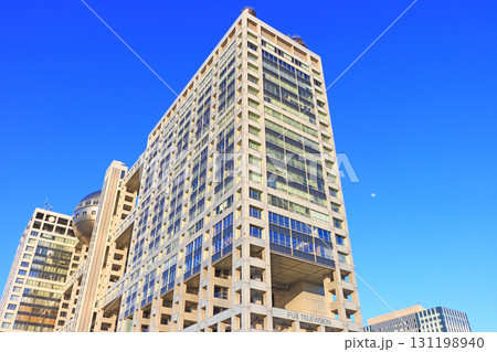 東京都港区台場、フジテレビ本社ビルとお台場の風景 131198940