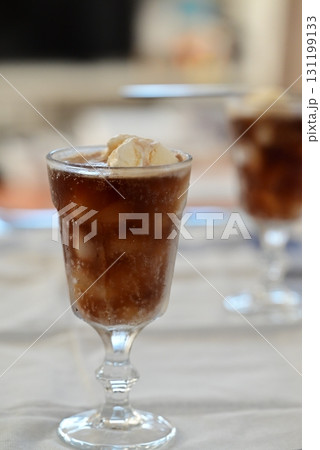 甘く冷たく美味しい爽やかな飲み物コーラフロート 甘く冷たく美味しい爽やかな飲み物コーラフロート 131199133