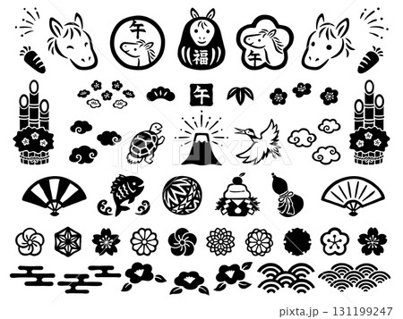 和風の午年のお正月の手描き風イラストセット 131199247