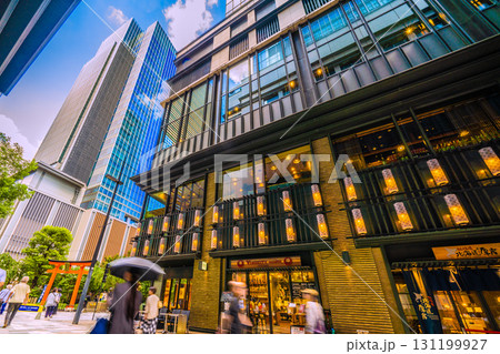 日本の東京都市景観 日本橋室町・ビルの谷間の福徳神社などを望む。本日9月24日は、一粒万倍日 131199927