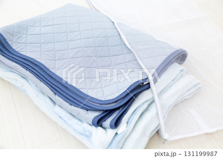 夏布団の肌掛けと敷きパッドと洗濯ネット 131199987