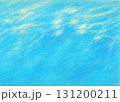 水と光の抽象的な青背景 131200211