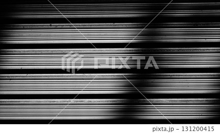 シャッターガレージのモノクロ画像 シャッターガレージのモノクロ画像 131200415