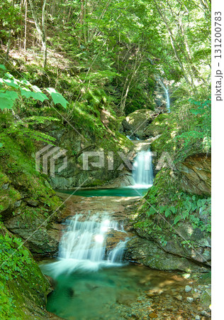 栃木県日光市　鬼怒川温泉に流れる古釜の滝 131200783