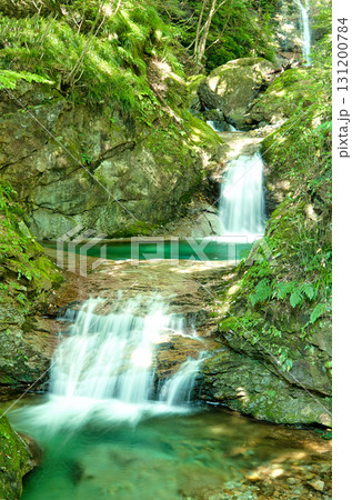 栃木県日光市　鬼怒川温泉に流れる古釜の滝 131200784