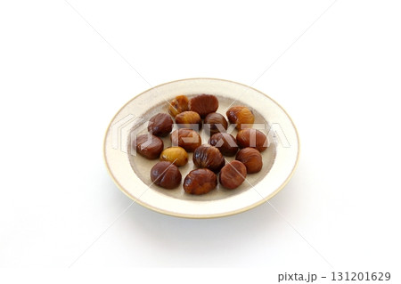 白背景のむき甘栗 131201629