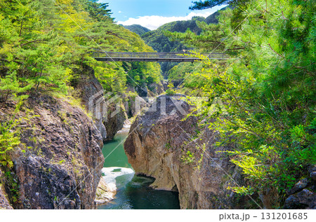 栃木県日光市 龍王峡に流れる鬼怒川とむささび橋 栃木県日光市 龍王峡に流れる鬼怒川とむささび橋 131201685
