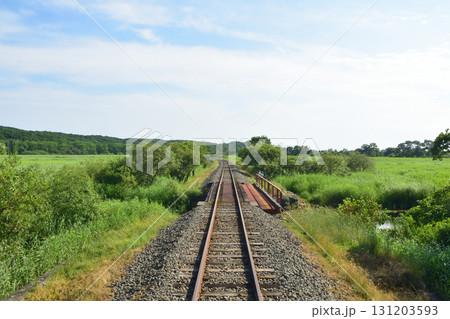 JR北海道、釧網本線釧路湿原駅と茅沼駅間の風景(2023年夏) 131203593