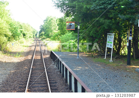 JR北海道、釧網本線磯分内駅と川湯温泉駅間の風景(2023年夏) JR北海道、釧網本線磯分内駅と川湯温泉駅間の風景(2023年夏) 131203987