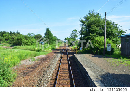 JR北海道、釧網本線磯分内駅と川湯温泉駅間の風景(2023年夏) JR北海道、釧網本線磯分内駅と川湯温泉駅間の風景(2023年夏) 131203996