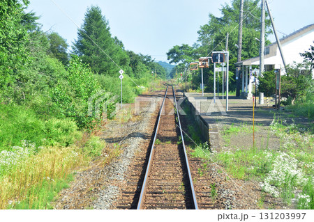 JR北海道、釧網本線磯分内駅と川湯温泉駅間の風景(2023年夏) JR北海道、釧網本線磯分内駅と川湯温泉駅間の風景(2023年夏) 131203997