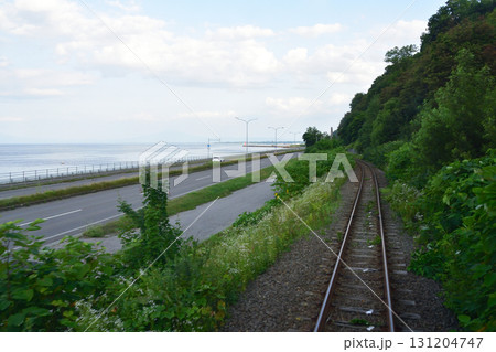 JR北海道釧網本線藻琴駅、網走駅間の風景(2023年夏) 131204747