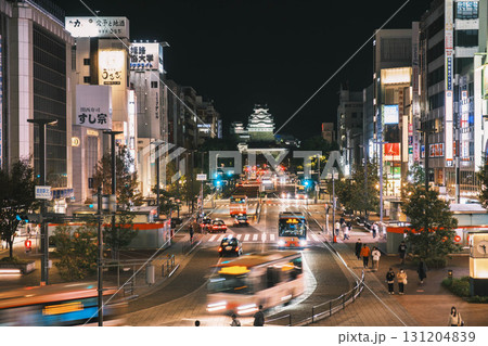 [姫路駅]輝くネオンの先に佇む世界遺産の姫路城 131204839