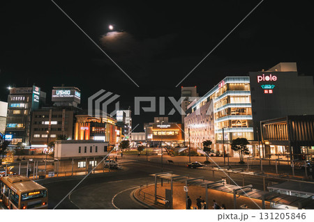 [姫路駅]駅前のネオンが輝く風景 131205846