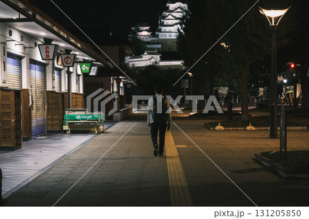 [姫路駅]姫路城へ向かって歩く風景 131205850