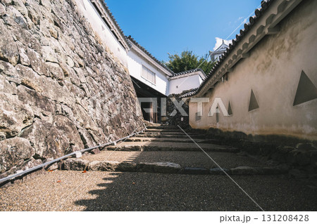 [姫路城]世界遺産の場内の歴史的な風景 131208428