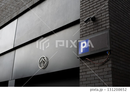 Parking entrance with digital display showing number of available spots for cars. Emphasizing modern parking technology, urban infrastructure and convenience for drivers 131208652