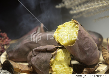 石焼き芋で秋イメージ 石焼き芋で秋イメージ 131209546