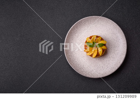 Sweet round pie or tart with apples and peach. Mini sweet tart Sweet round pie or tart with apples and peach. Mini sweet tart 131209989