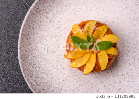 Sweet round pie or tart with apples and peach. Mini sweet tart Sweet round pie or tart with apples and peach. Mini sweet tart 131209993