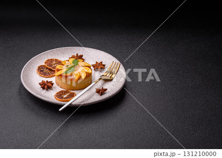 Sweet round pie or tart with apples and peach. Mini sweet tart Sweet round pie or tart with apples and peach. Mini sweet tart 131210000