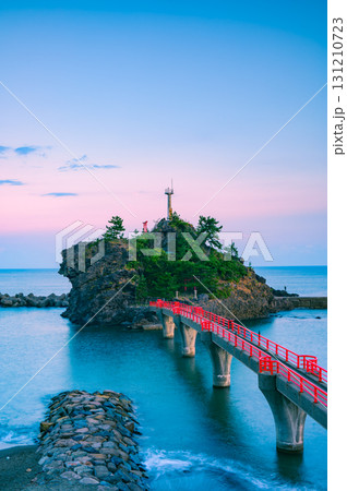 【糸魚川ジオパーク】夜明けの弁天岩【糸魚川市】 【糸魚川ジオパーク】夜明けの弁天岩【糸魚川市】 131210723