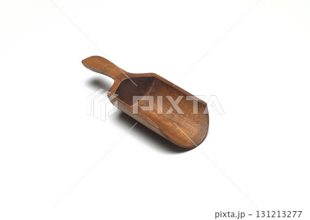 Top view of empty wooden scoop isolated on a white background. 131213277