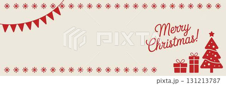 赤いクリスマスツリーとガーランドのクリスマスバナー 131213787