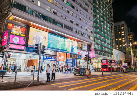 香港　夜のネイザンロード　※一部ソフトフォーカス 131214445