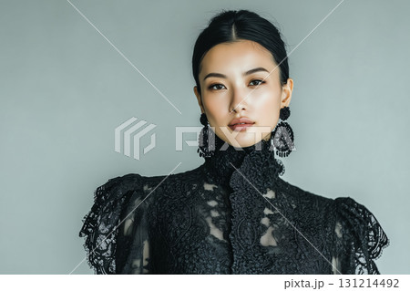 モードな黒ドレスの女性ポートレート｜気品と強さを纏う美しさ 131214492