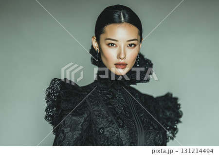 モードな黒ドレスの女性ポートレート｜気品と強さを纏う美しさ 131214494