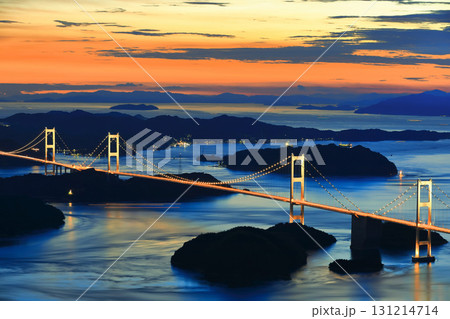 【愛媛県】来島海峡大橋のライトアップ(しまなみ海道) 【愛媛県】来島海峡大橋のライトアップ(しまなみ海道) 131214714
