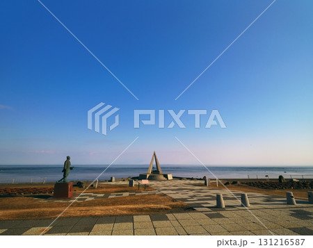 早春の宗谷岬　夜明けの日本最北端の地の碑 131216587