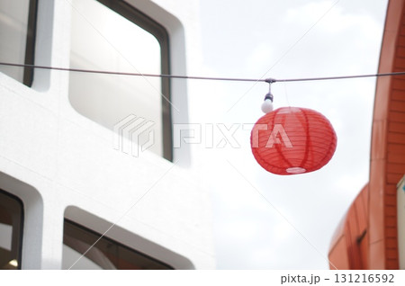 商店街のレトロな提灯 商店街のレトロな提灯 131216592