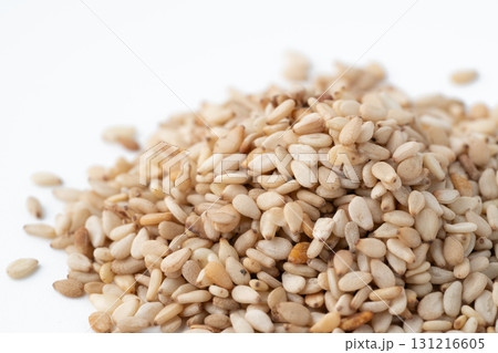 白ごま(生ごま)のクローズアップ 白ごま(生ごま)のクローズアップ 131216605