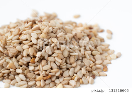 白ごま(生ごま)のクローズアップ 白ごま(生ごま)のクローズアップ 131216606